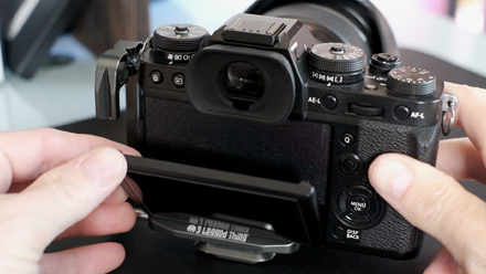 Image of the Fuji X-t3 horizontal screen articulation .