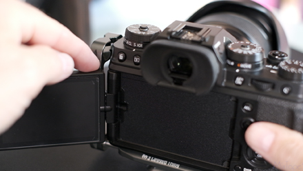 Image of the Fuji X-t4 and the screen hitting the L bracket, not allowing it to fully articulate.