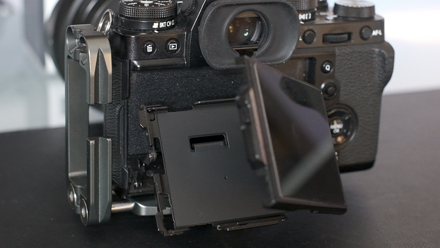 Image of the Fuji X-t3 screen and it's more robust hinge nad plate.